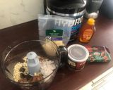 A picture of step 3 of Date Protein Bars.