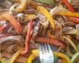 Foto del paso 3 de la receta Terneras salteadas con tres pimientos al curry