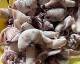 Foto langkah ke 1 dari resep Cumi Cabe Hijau.