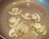 Foto del paso 2 de la receta: Crema de guisantes con champiñones al ajillo y toque de yogur