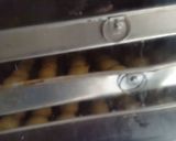 Foto langkah ke 6 dari resep Kue Soes Kering isi Coklat Kres Kres Lumer by PKK.
