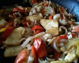 Foto del paso 3 de la receta: Vegetales🥗salteados con salsa de soja y piña picante🌶