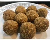 A picture of step 3 of Gond Laddu.