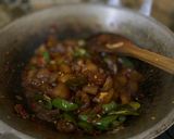 Foto langkah ke 7 dari resep Oseng Kikil Cabe Ijo.