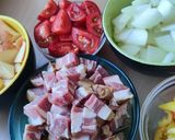Csirkecombok almás - lecsós savanyúkáposzta ágyon recept fázis 1 fotója