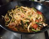 Foto del paso 3 de la receta: Pasta de calabacín al wok