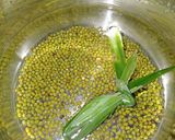 Foto langkah ke 2 dari resep Bubur Ketan Rice Cooker Kacang Ijo.