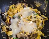 Foto langkah ke 4 dari resep Jamur Telur Orak Arik/Mushroom Omelette/Mantarli Yumurta.