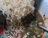 Foto langkah ke 4 dari resep Dadar Mie Favorit.