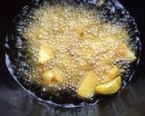 Foto del paso 1 de la receta: Papas rústicas con cúrcuma crocantes por fuera y blandas por dentro