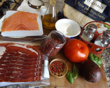 Foto del paso 1 de la receta: Bruschettas de jamón y de salmón ahumado