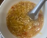 Hình bước làm 3 của món Cá Hồi áp chảo, đậu đũa xào tỏi, dưa mắm