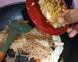 Foto langkah ke 5 dari resep Bihun Goreng.