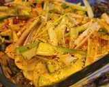 Foto del paso 3 de la receta: Pescado con papas y verduras al horno!!