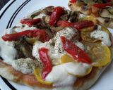 Foto del paso 10 de la receta: Pizzas🍕de vegetales🥗en pan turco🍕