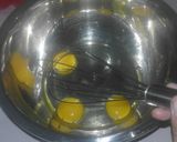 Foto langkah ke 3 dari resep PuKis Mengembang Tanpa Mixer.