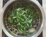 รูปขั้นตอนการทำที่ 3 ของ แกงเห็ดเผาะผักหวาน BY แม่บ้าน