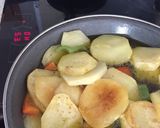 Foto del paso 4 de la receta: Patatas a lo pobre con Huevo y pechuga de pollo