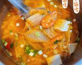 Hình bước làm 4 của món Canh kim chi đậu phụ nấu tôm