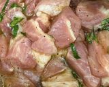 Hình bước làm 1 của món Cơm nhà với vai heo nướng lá móc mật, nộm sứa xoài xanh đu đủ cà rốt giò lụa, su su chấm muối vừng
