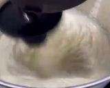 Foto del passaggio 1 della ricetta Torta mousse con cioccolato, panna e fragole