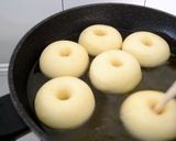 Foto langkah ke 2 dari resep Donat Maizena Super Menul.
