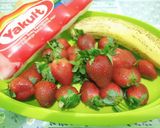 Foto langkah ke 1 dari resep Strawberry Mix Banana Juice.