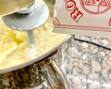 Foto del paso 2 de la receta: Galletas de maicena con frutas confitadas y pasas al ron