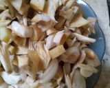 Foto langkah ke 3 dari resep Oseng nangka pete pedas.