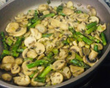 Foto del paso 2 de la receta: Salteado con merluza