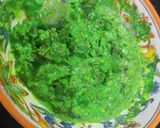 A picture of step 2 of Green chicken tikka.
