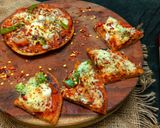 ભાખરી પીઝા (Bhakhri Pizza Recipe In Gujarati) રેસીપી સ્ટેપ3ફોટો