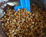 Foto langkah ke 2 dari resep Kue Coklat Kacang (Putih Telur).