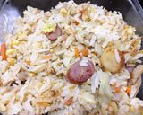 รูปขั้นตอนการทำที่ 7 ของ ข้าวผัดหมูใส่ไส้กรอกเป็ด