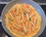 A picture of step 3 of Omelette (chips-egg omelette).
