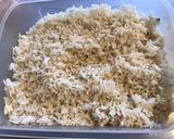 Une image de l'étape 1 de Salade de riz au saumon frais tomates et fleurs comestibles.