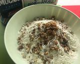 Foto del passaggio 2 della ricetta Sbriciolata con crema pasticciera e gocce di cioccolato!