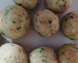 صورة لخطوة 2 من وصفة كرات البطاطس عطريقتي Potato balls stuffed with mozzarella chees