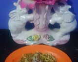 Foto langkah ke 6 dari resep Nasi Goreng Sayur Sambel Trasi Toping Abon Ikan.