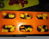 A picture of step 3 of Fruit Popsicle (Ice pop).