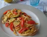 Foto del passaggio 7 della ricetta Spaghetti con zucchine,pomodorini e mandorle