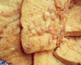 A picture of step 3 of Fried bread with egg.