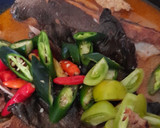 Foto langkah ke 4 dari resep Mangut Kepala Ikan Manyung Asap Khas Juwana Pati.