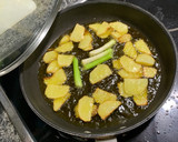 Foto del paso 2 de la receta: Tortilla de patata con calabacín y ajos tiernos