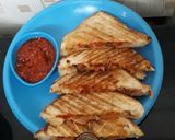 A picture of step 2 of Onion tomato grilled toast.