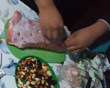 Foto del paso 1 de la receta: Lomo de cerdo mechado con guarnición de verduras salteadas