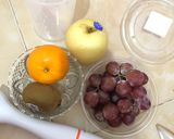 Foto langkah ke 1 dari resep Smoothie Pear + Grape + Yogurt.