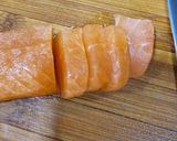 Foto del paso 2 de la receta: Sashimi de salmón con salsa de granada