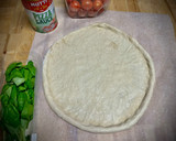 Foto del paso 3 de la receta: Pizza napolitana casera (masa con prefermento)