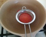 Foto del passaggio 4 della ricetta Semifreddo alle pesche e amaretti con salsa di fragole